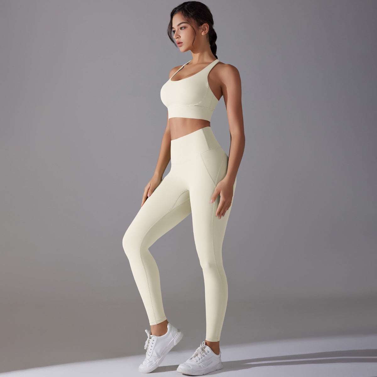 Sleek Sporty High-Waist Yoga Set – Celebrity-Inspired Slim Fit