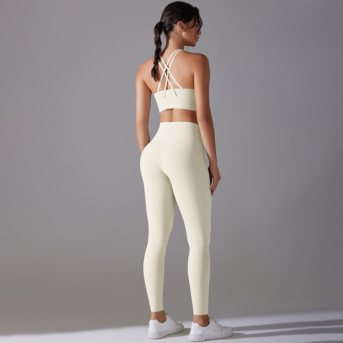 Sleek Sporty High-Waist Yoga Set – Celebrity-Inspired Slim Fit