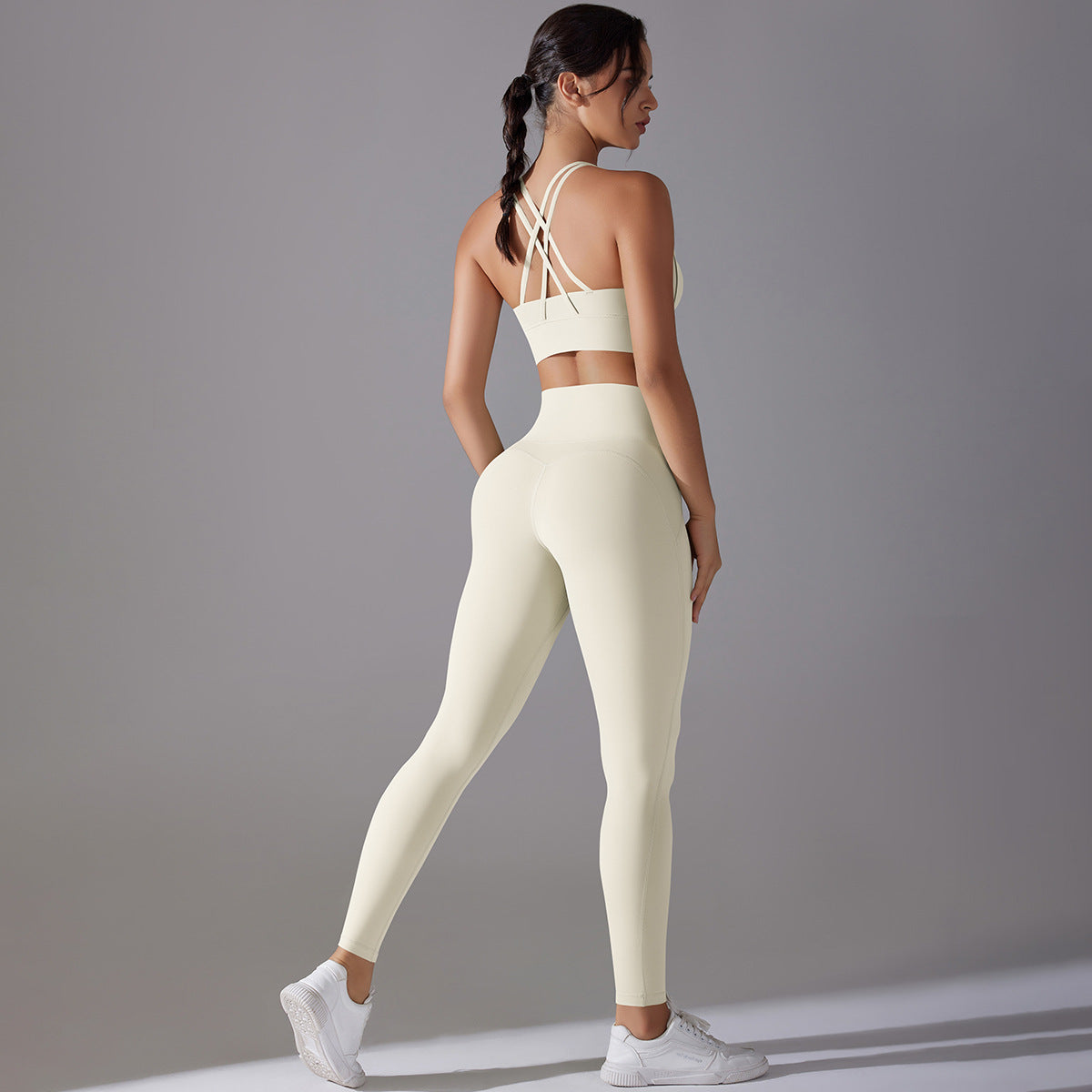 Sleek Sporty High-Waist Yoga Set – Celebrity-Inspired Slim Fit